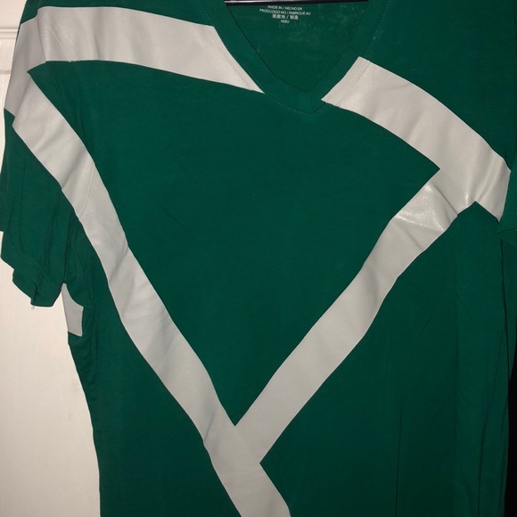 V-neck - Picture 2 of 2